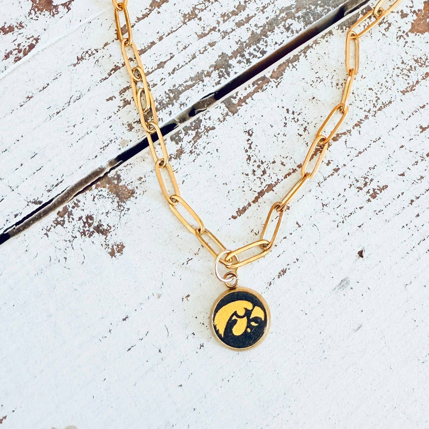 Iowa Hawkeyes Tigerhawk Paperclip Necklace: Gold w/Black